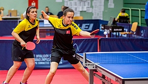 Neslihan Kavas’tan çifte altın geldi