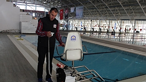 Olimpik havuza engelli asansörü