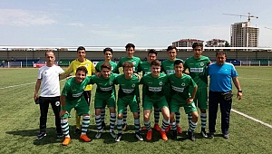 Oruç hakemin başına vurdu!