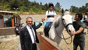 Özel çocukların atlı binicilik keyfi
