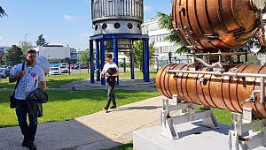 Proje ödülü olarak Cern’e gittiler