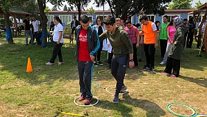 Üniversiteli abi ve ablalarıyla spor yapıp eğlendiler