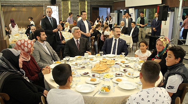 “Yetim gülerse dünya güler”