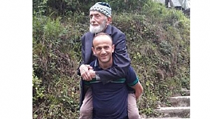 80 yaşındaki babasını sandığa sırtında götürdü