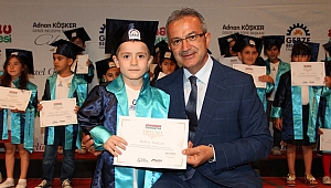 Anaokulu Üniversitesi'nde karne sevinci