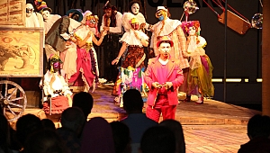 “Asalet Kumkuması” oyunu Cebeci sahilinde sahnelendi