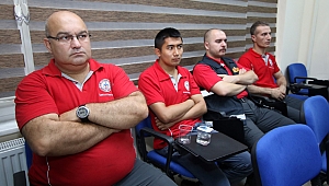 Asansörde mahsur kalanları kurtarma eğitimi verildi