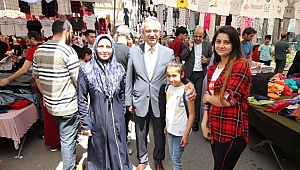 Başkan Köşker Cuma pazarında