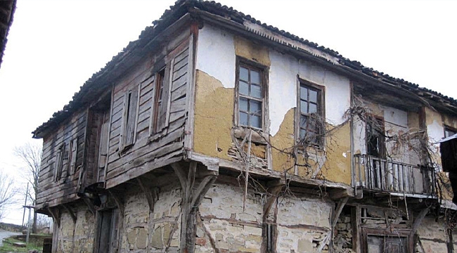 Beş Divanlı Rıza Bey Konağı yükseliyor