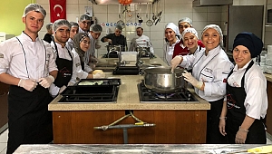 Beyaz kalpler yemeklerini paylaştı