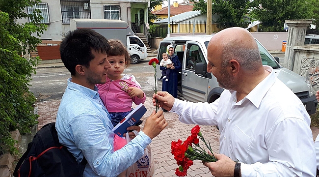 Bıyık, sokak sokak geziyor
