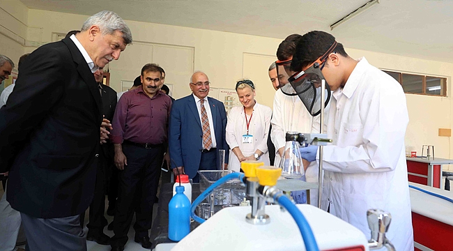 Fen laboratuvarları tek tek açılıyor