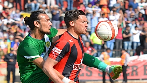 Ferhat imzaya kaldı