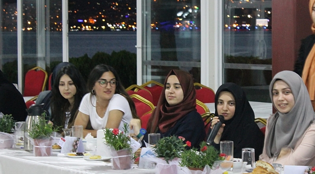 Gençler Saadet’in vaatlerini aldı