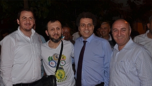 Höbek, "İstikrar için AK Parti ile devam"