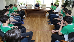 İlhan Bayram genç şampiyonları ağırladı