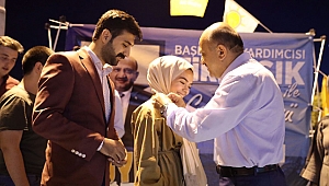 Işık, gençlere rozetlerini taktı