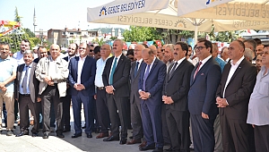 Kent meydanında bayram coşkusu