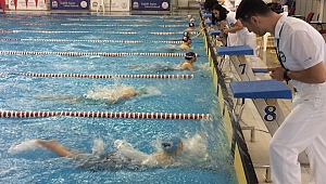 Okullar şampiyonluk için kulaç atıyor