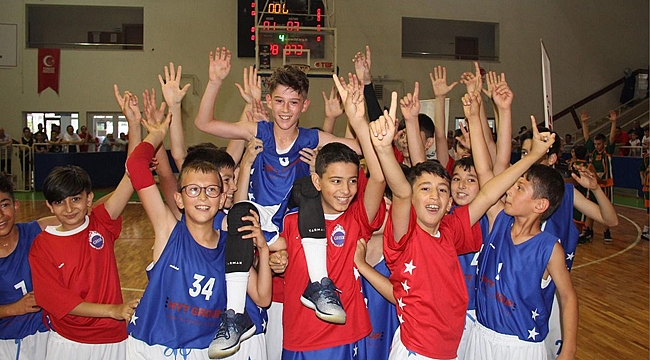 U-11 Baskette şampiyon Gebze: 73-28