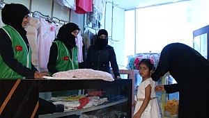 Afrinli ailelerin kıyafetleri Türkiye’den