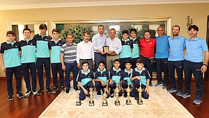 Başkan Köşker’e kupalı ziyaret