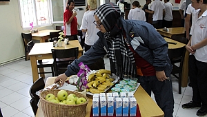 Beyaz Kalpler öğrencilerine protein desteği