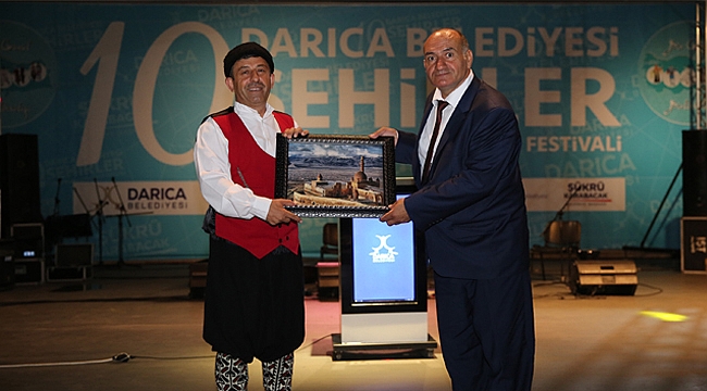Darıca'da sahne Ağrılıların
