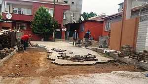 Dilovası'nda kilitli parke tamiratları devam ediyor