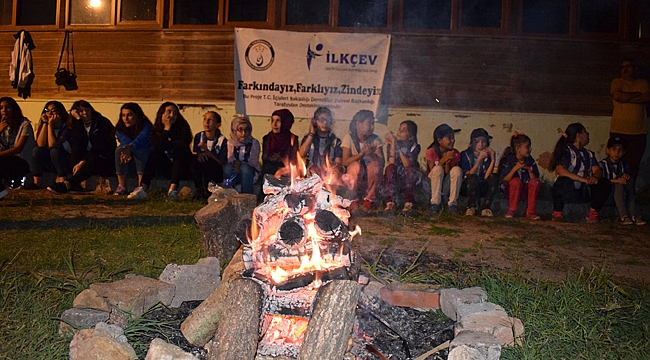 İLKÇEV kamp ateşi etkinliği düzenledi