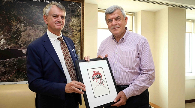Karaosmanoğlu Kanada Büyükelçisi’ni ağırladı