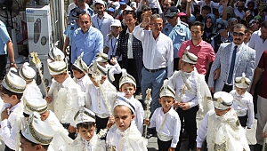 Kent meydanında sünnet şöleni