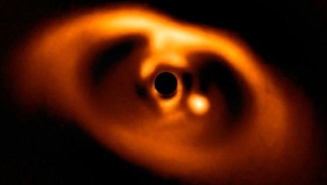 Yeni doğan gezegen görüntülendi