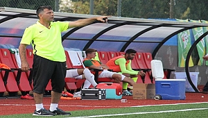 İlk resmi maçında kovuldu!