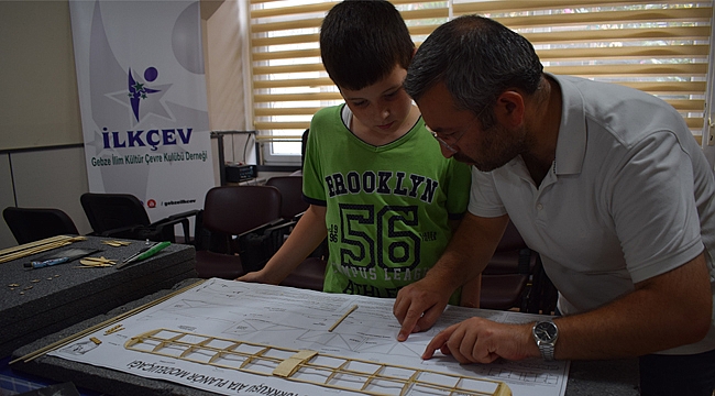İLKÇEV'de model uçak eğitimi