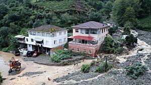 Rize'de heyelan: 1 ev çöktü, 22 ev boşaltıldı