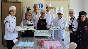 Yardım için kurabiye yaptılar