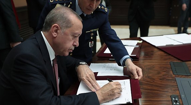YAŞ'ta terfi alan komutanların listesi