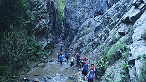 Yaz sıcağında serinleten yürüyüş