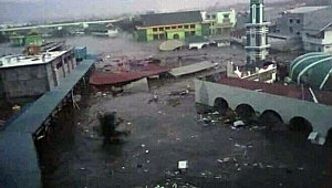 Endonezya'daki depremde 384 kişi öldü