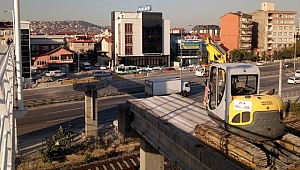 Eski yaya köprüsü yıkılıyor