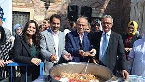 Gebzelilere aşure ikramı