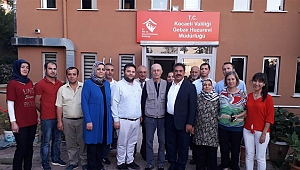 Güler huzurevini ziyaret etti