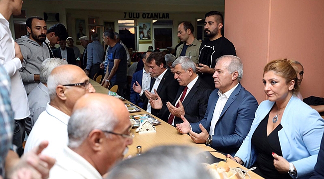 Karaosmanoğlu, canlarla Muharrem orucunu açtı