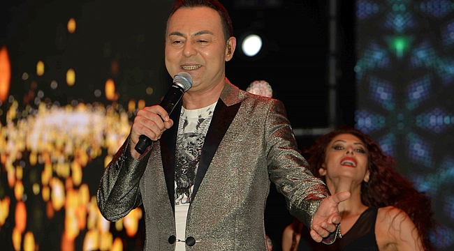 Kocaelililer Serdar Ortaç’ın şarkılarıyla yaza veda etti