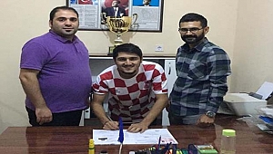 Menderes'in yeni yıldızı imzaladı!