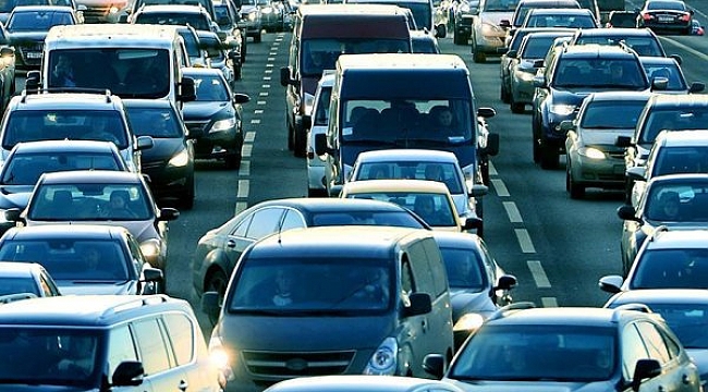 Otomobil satışları ağustosta yarı yarıya düştü