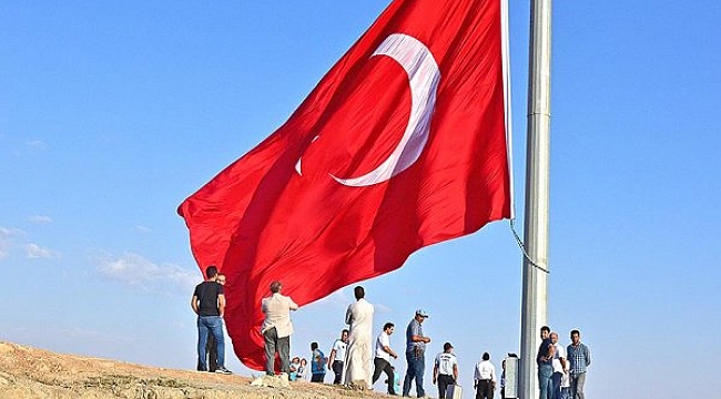 Sınıra dev Türk Bayrağı