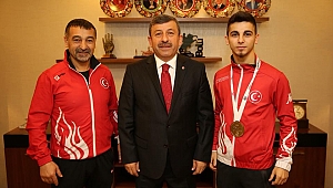 Eray, Tokyo’dan gururla sunar