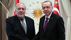 Ortaylı kütüphanesini Külliye'ye bağışladı